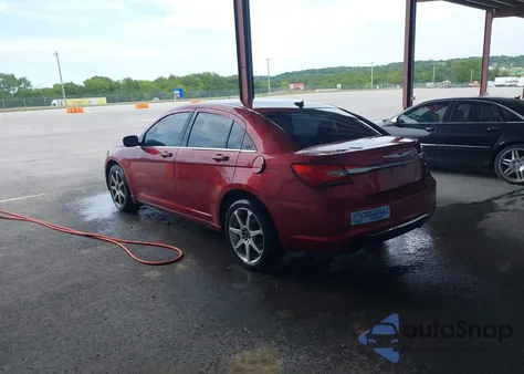 2012 Chrysler 200 Lx z USA, uszkodzony, nr VIN 1C3CCBAB5CN152321